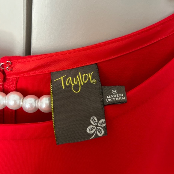 Red lace dress - Picture 3 of 3